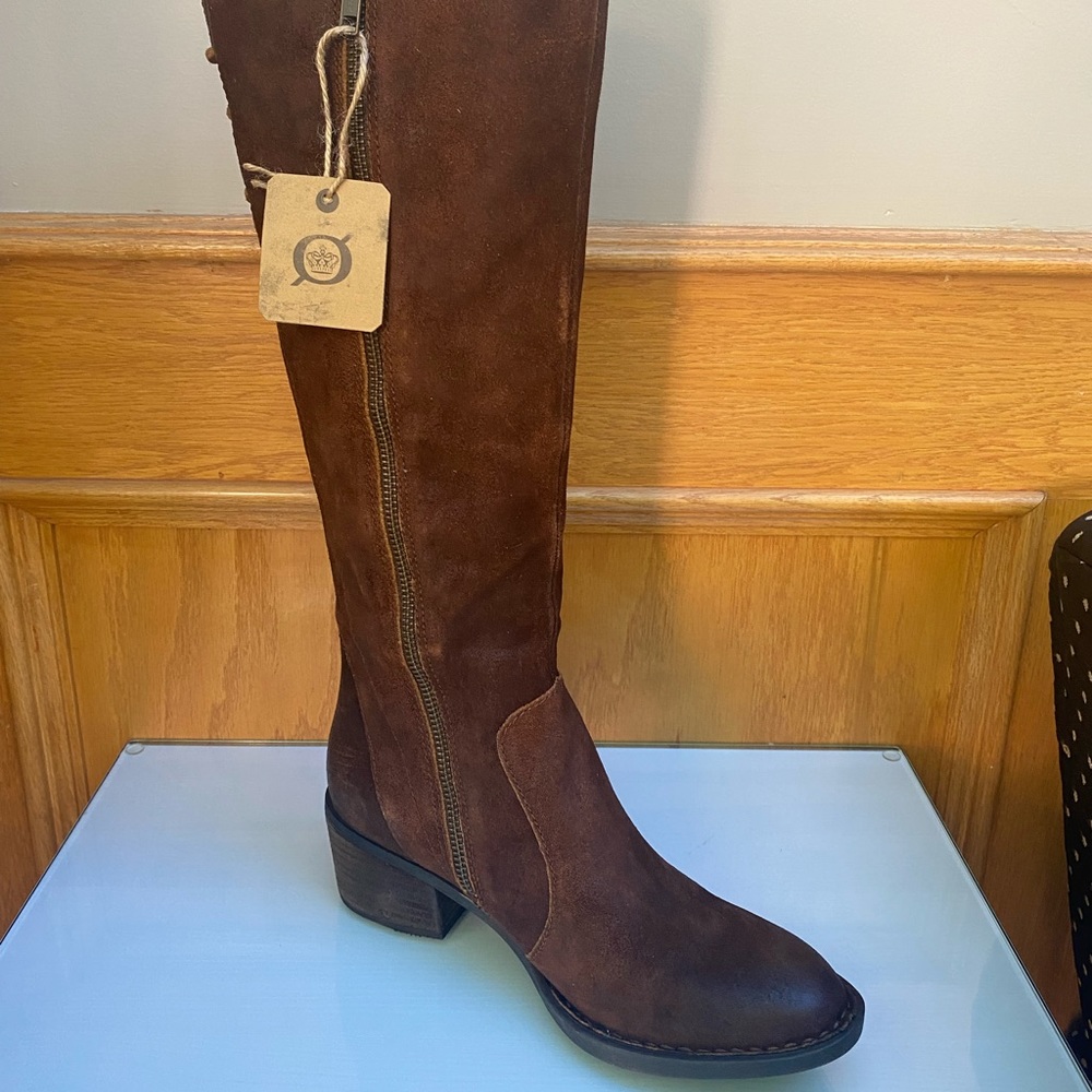 Born suede boots size 6.5